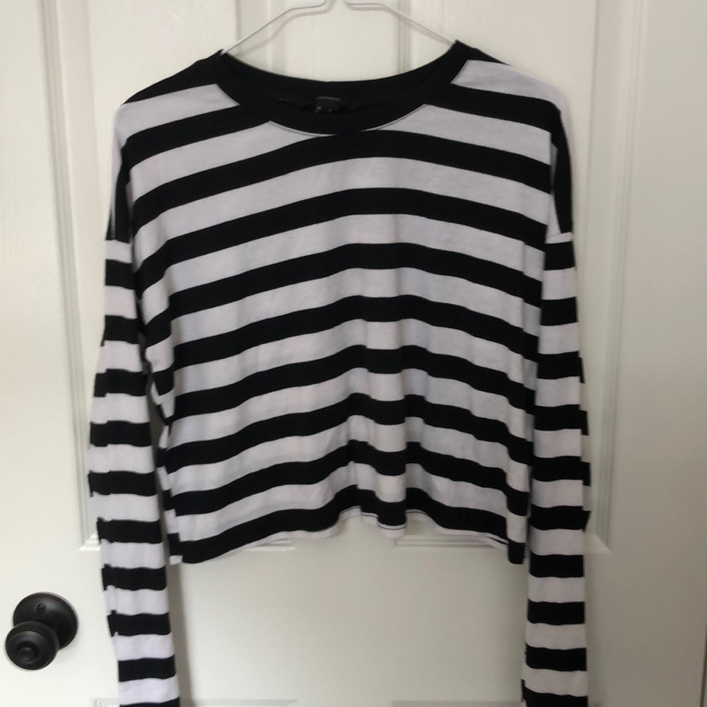 Log sleeve crop top